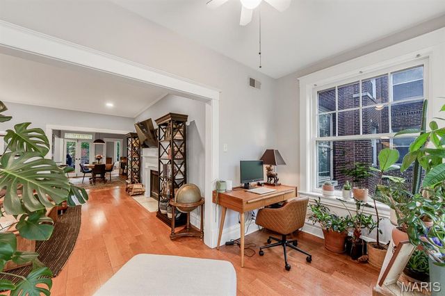 4928 Buckingham Court 2W, St Louis, MO 63108