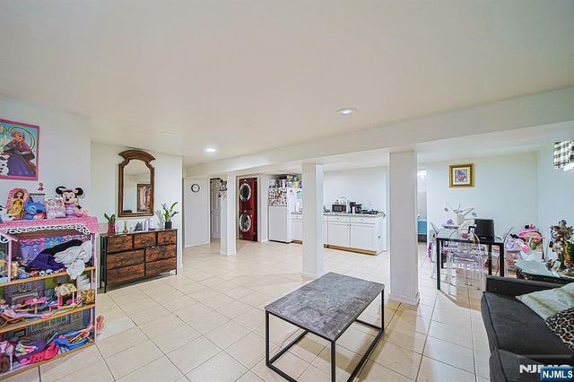 322 Hickory Avenue, Bergenfield, NJ 07621