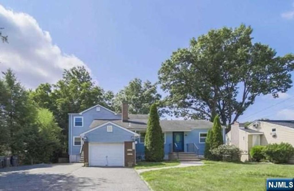 322 Hickory Avenue, Bergenfield, NJ 07621