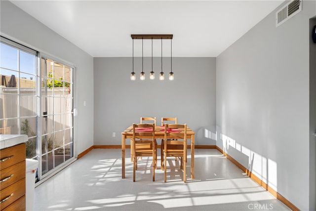 19124 Hamlin 5, Reseda, CA 91335