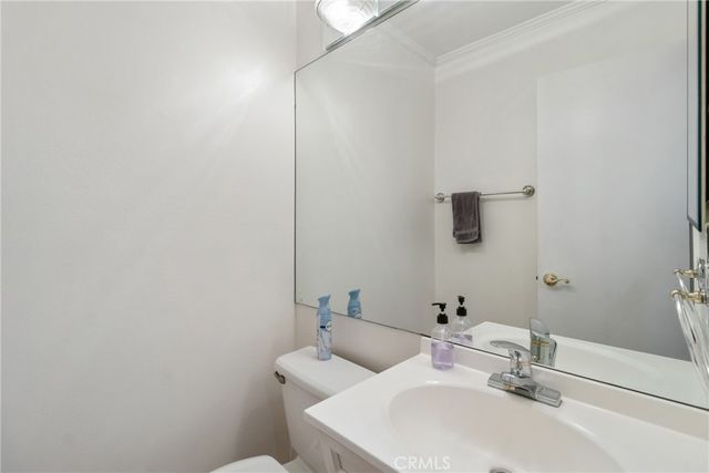 19124 Hamlin 5, Reseda, CA 91335