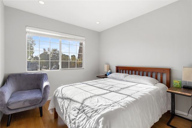 19124 Hamlin 5, Reseda, CA 91335