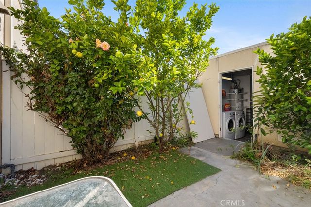 19124 Hamlin 5, Reseda, CA 91335