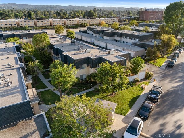 19124 Hamlin 5, Reseda, CA 91335