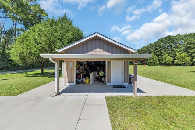 381 Saint Ives Rd., Longs, SC 29568