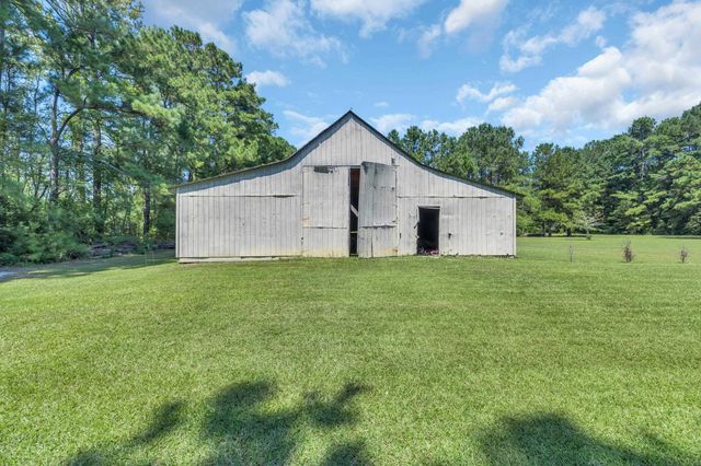381 Saint Ives Rd., Longs, SC 29568
