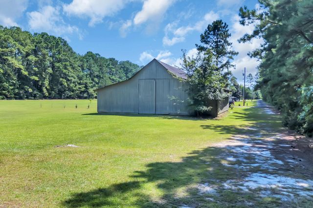 381 Saint Ives Rd., Longs, SC 29568