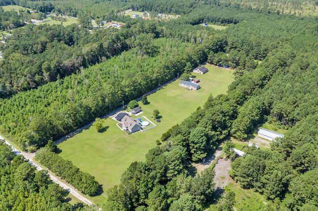 381 Saint Ives Rd., Longs, SC 29568