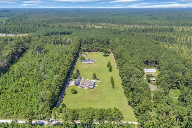 381 Saint Ives Rd., Longs, SC 29568