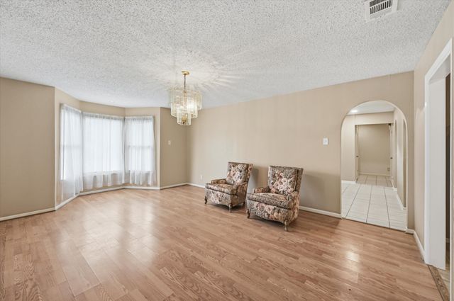 100 Faircrest Drive, Desoto, TX 75115