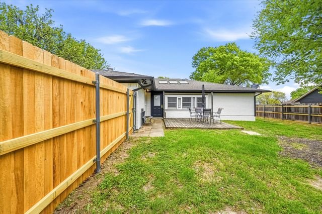 100 Faircrest Drive, Desoto, TX 75115