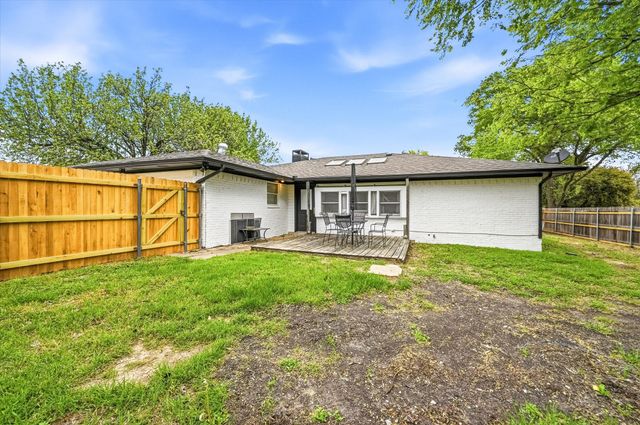 100 Faircrest Drive, Desoto, TX 75115