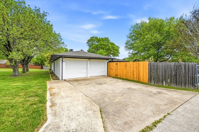 100 Faircrest Drive, Desoto, TX 75115