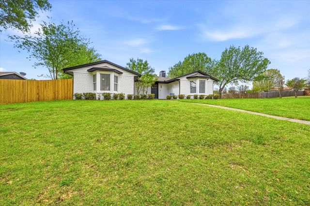 100 Faircrest Drive, Desoto, TX 75115