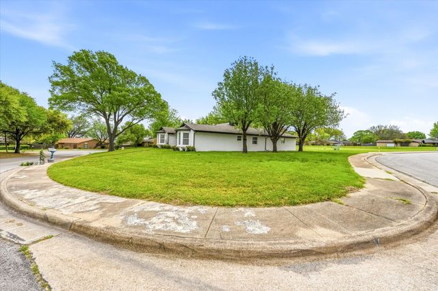 100 Faircrest Drive, Desoto, TX 75115