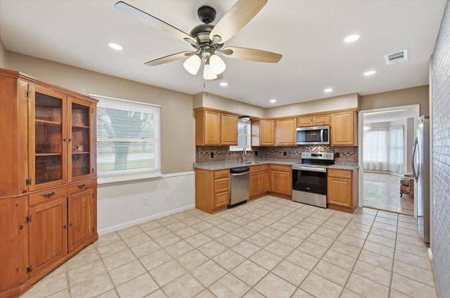 100 Faircrest Drive, Desoto, TX 75115