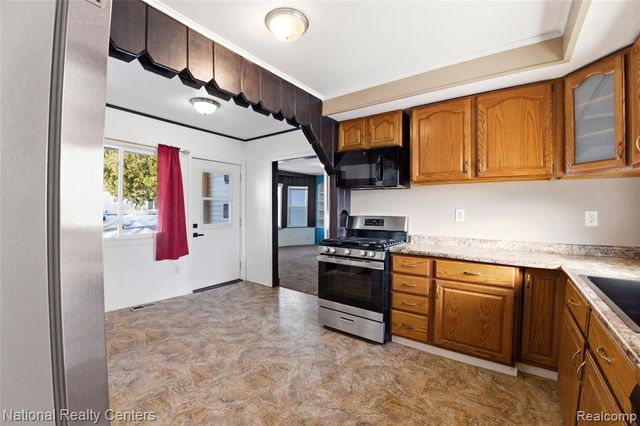 27840 Hampden Street, Madison Heights, MI 48071