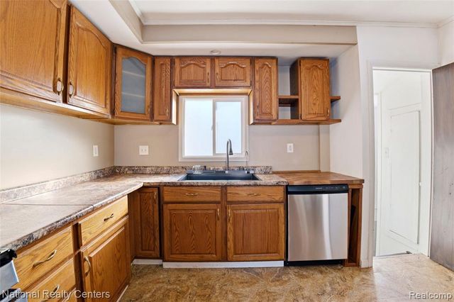 27840 Hampden Street, Madison Heights, MI 48071