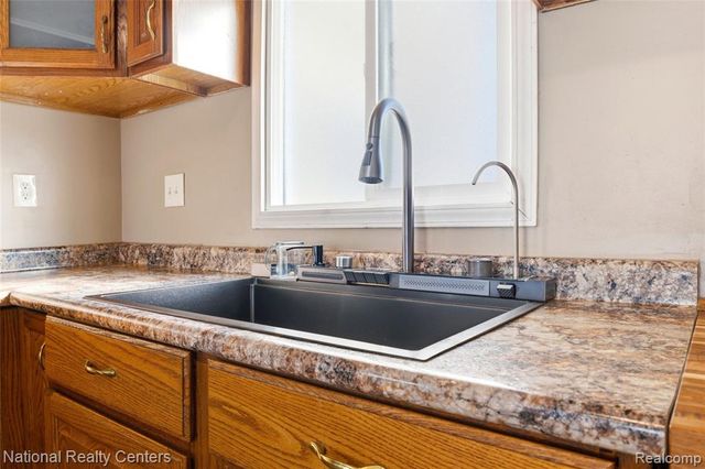 27840 Hampden Street, Madison Heights, MI 48071