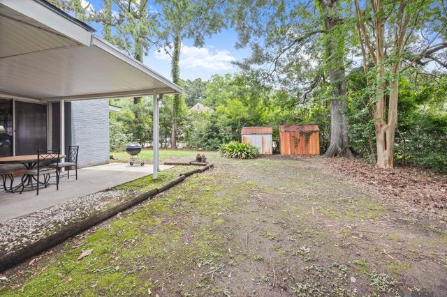 8709 Forest Hill Dr, Baton Rouge, LA 70809