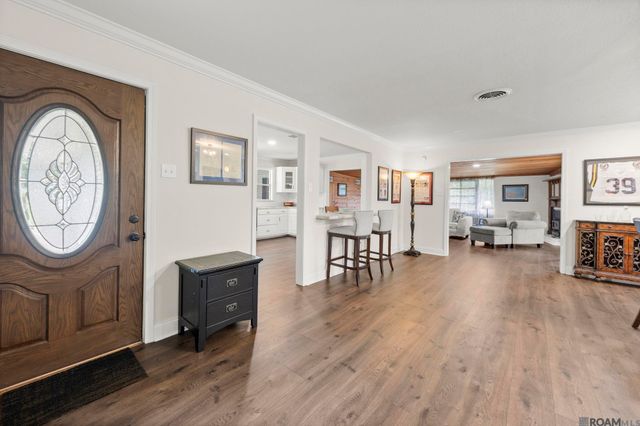 8709 Forest Hill Dr, Baton Rouge, LA 70809