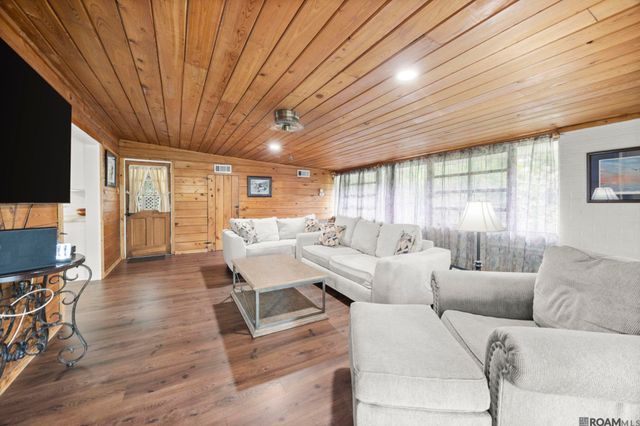 8709 Forest Hill Dr, Baton Rouge, LA 70809