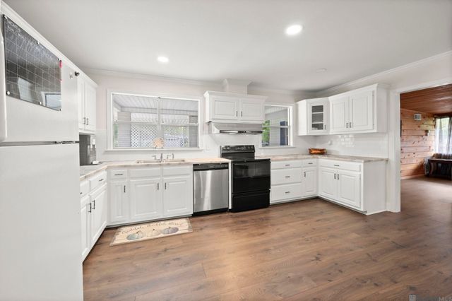 8709 Forest Hill Dr, Baton Rouge, LA 70809
