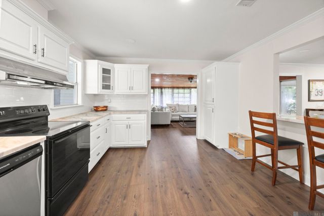 8709 Forest Hill Dr, Baton Rouge, LA 70809