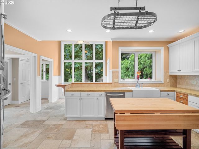 16419 LEXINGTON Ct, Lake Oswego, OR 97034