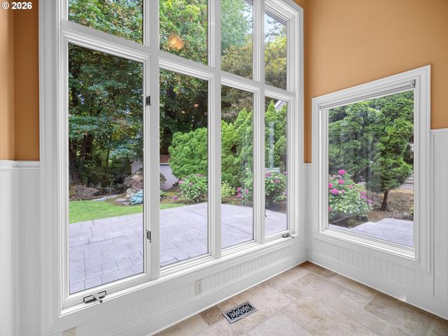 16419 LEXINGTON Ct, Lake Oswego, OR 97034