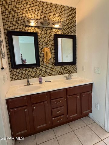 5465 ROGER MARIS Drive, El Paso, TX 79934