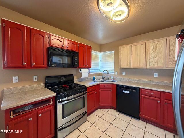5465 ROGER MARIS Drive, El Paso, TX 79934
