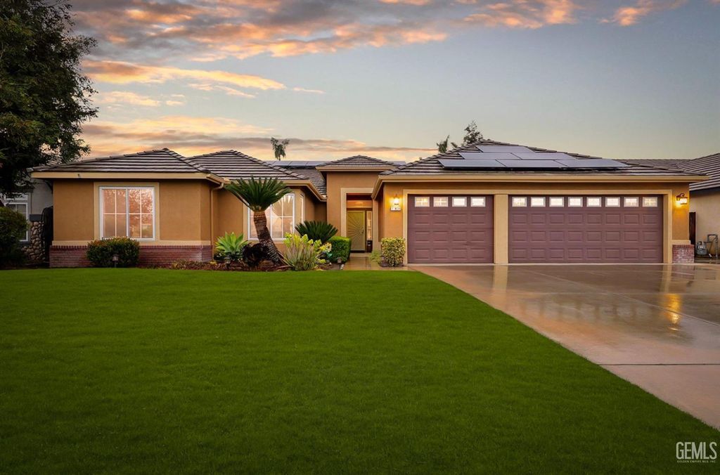 Image 1 of property listing at 11404 Mantova Avenue, Bakersfield, CA 93312