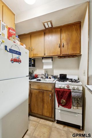 1738 S 32Nd Avenue, Omaha, NE 68105