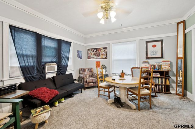 1738 S 32Nd Avenue, Omaha, NE 68105