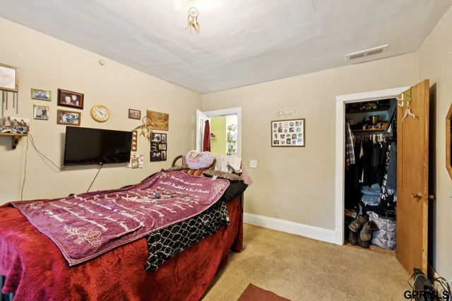 1738 S 32Nd Avenue, Omaha, NE 68105