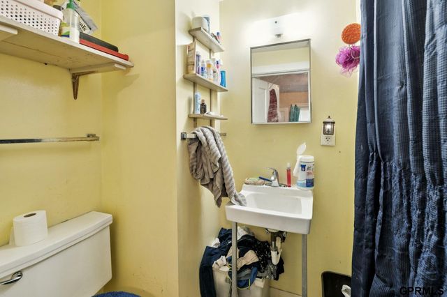 1738 S 32Nd Avenue, Omaha, NE 68105