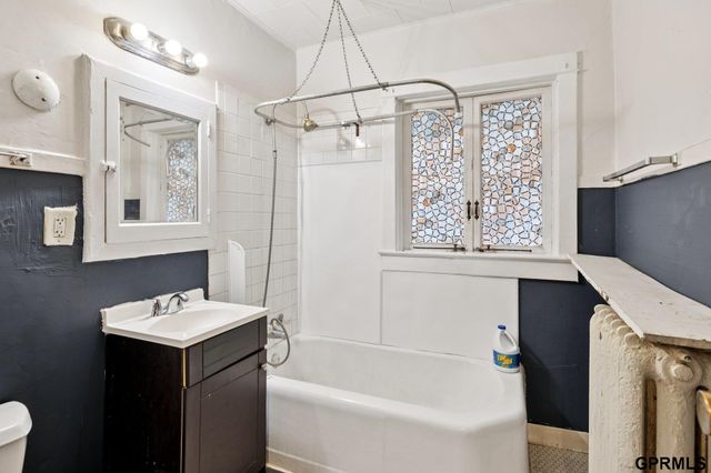 1738 S 32Nd Avenue, Omaha, NE 68105