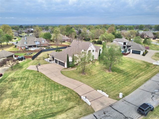 13208 S 118th East Avenue, Broken Arrow, OK 74011