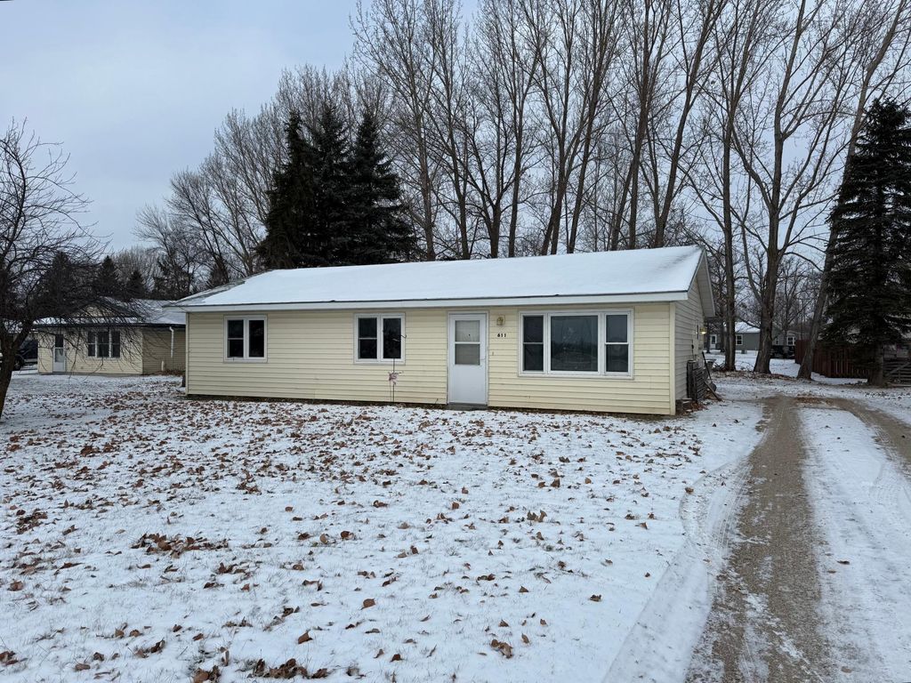 611 Evergreen Street, Thief River Falls, MN 56701