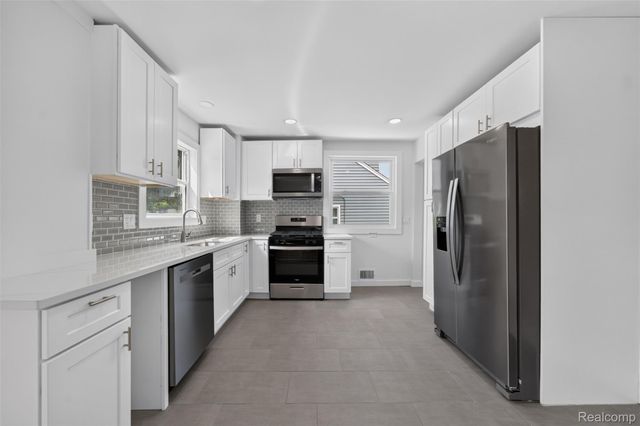 761 Columbia Road, Berkley, MI 48072