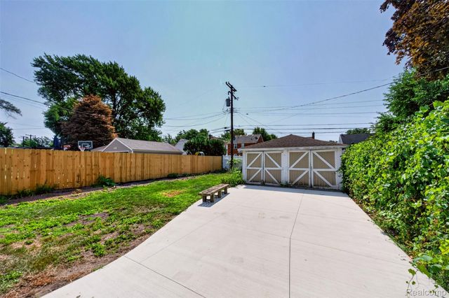 761 Columbia Road, Berkley, MI 48072