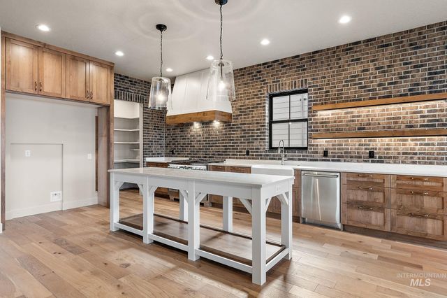 115 S Steel Farm, Eagle, ID 83616