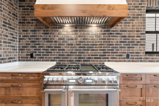 115 S Steel Farm, Eagle, ID 83616
