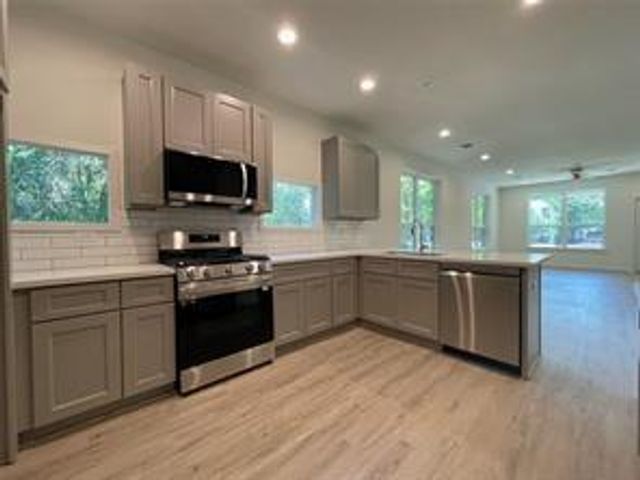 313 2nd Street, Rosenberg, TX 77471