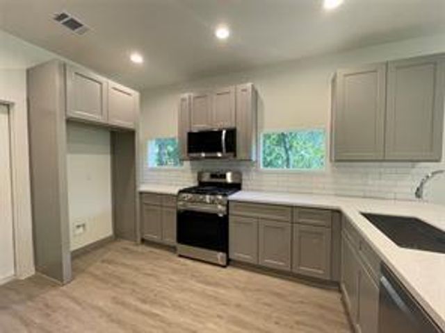 313 2nd Street, Rosenberg, TX 77471