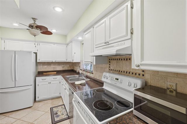 404 OXFORD DRIVE 404, Nokomis, FL 34275
