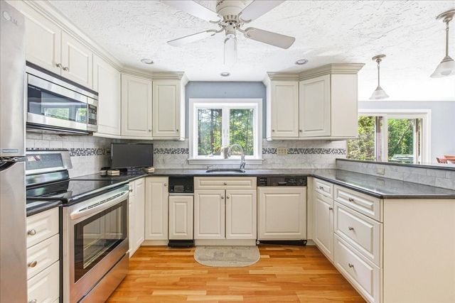 40 Kristin Rd, Plymouth, MA 02360