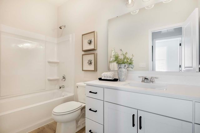 5096 Airlake Drive, Woodbury, MN 55129