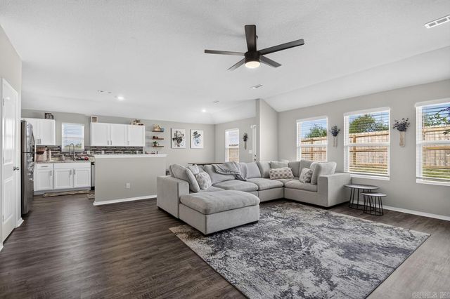 2136 Dandelion Drive, Benton, AR 72019